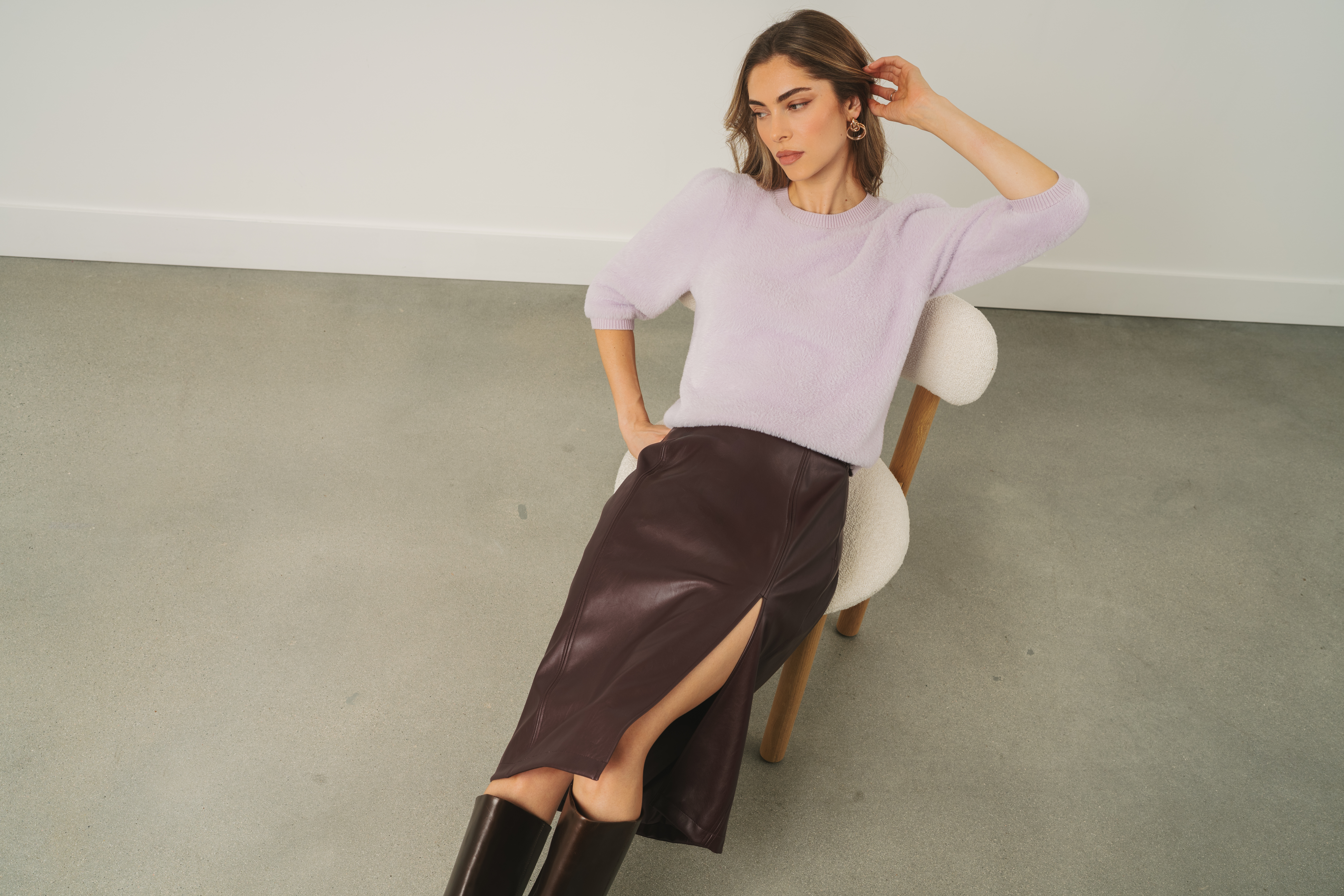 Half sleeve crew sweater in fuzzy soft fur yarn, faux leather Lydia skirt
