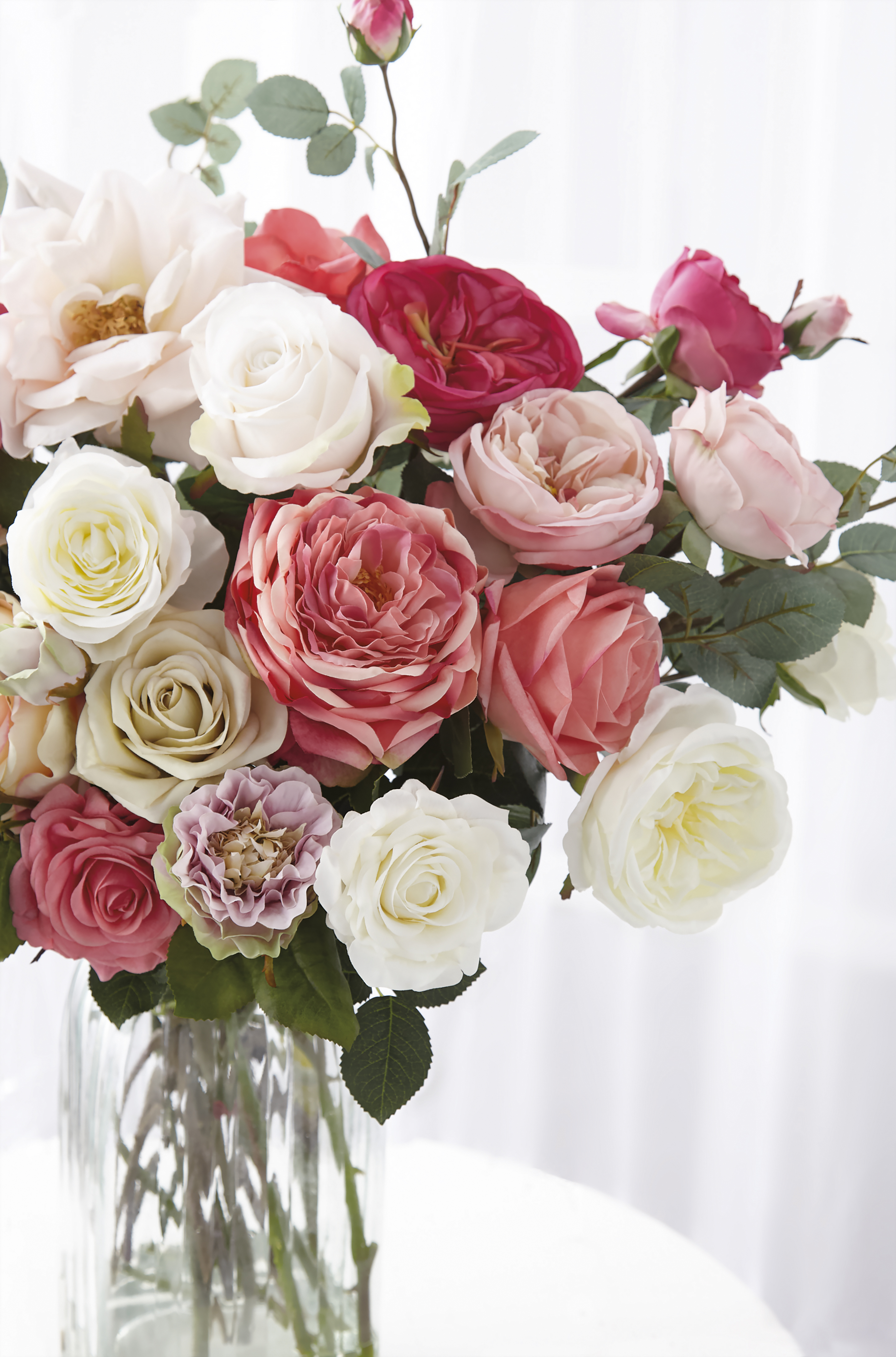 Roses are the 2025 Flower of the Year