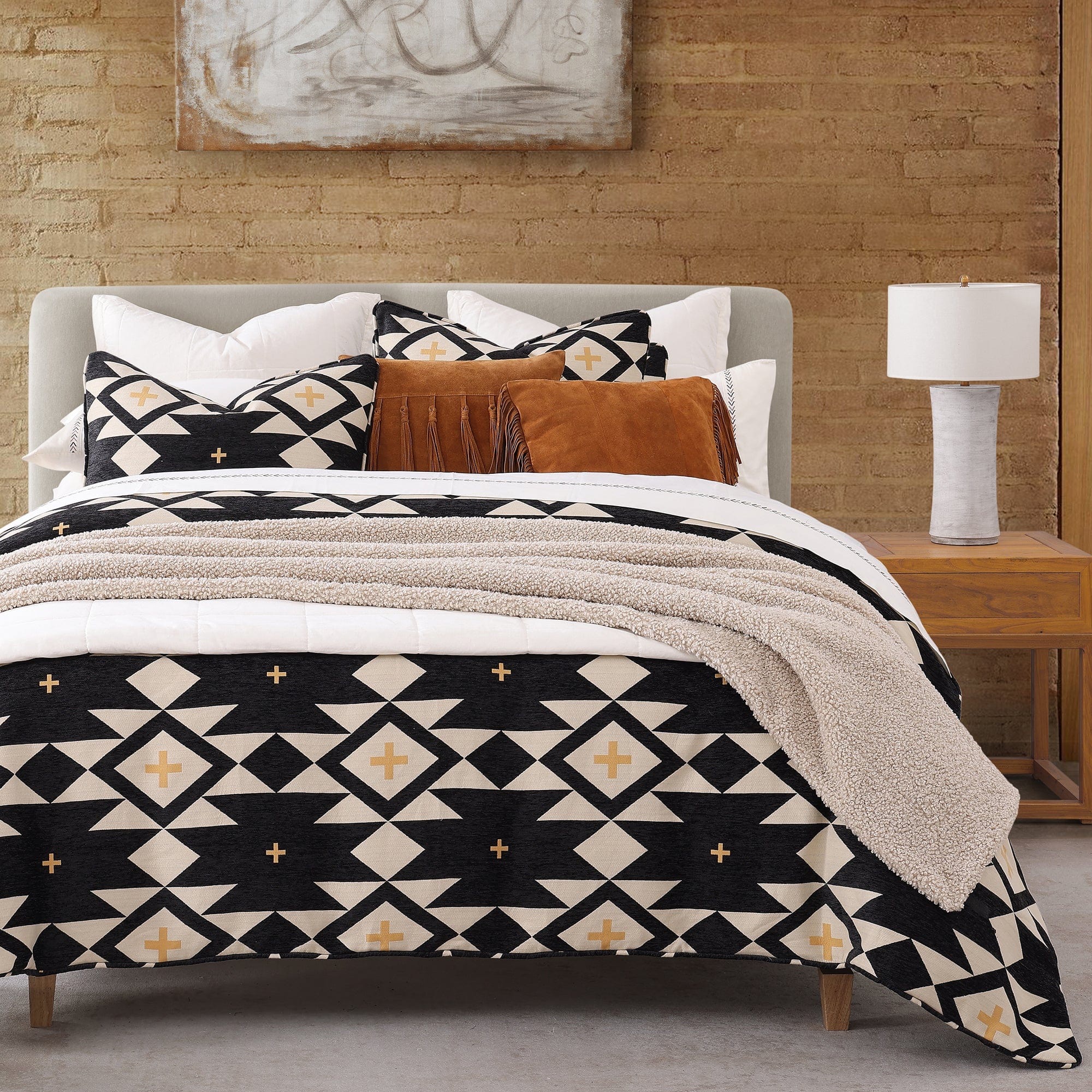 Revel in the allure of the Southwestern landscape with our High Desert Bedding Set.