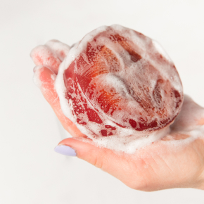 Our all-natural Polishing Suds gently exfoliate with organic loofah while cleansing and nourishing skin. Vegan, cruelty-free, and free from parabens, phthalates, SLS, and SLES for a radiant glow