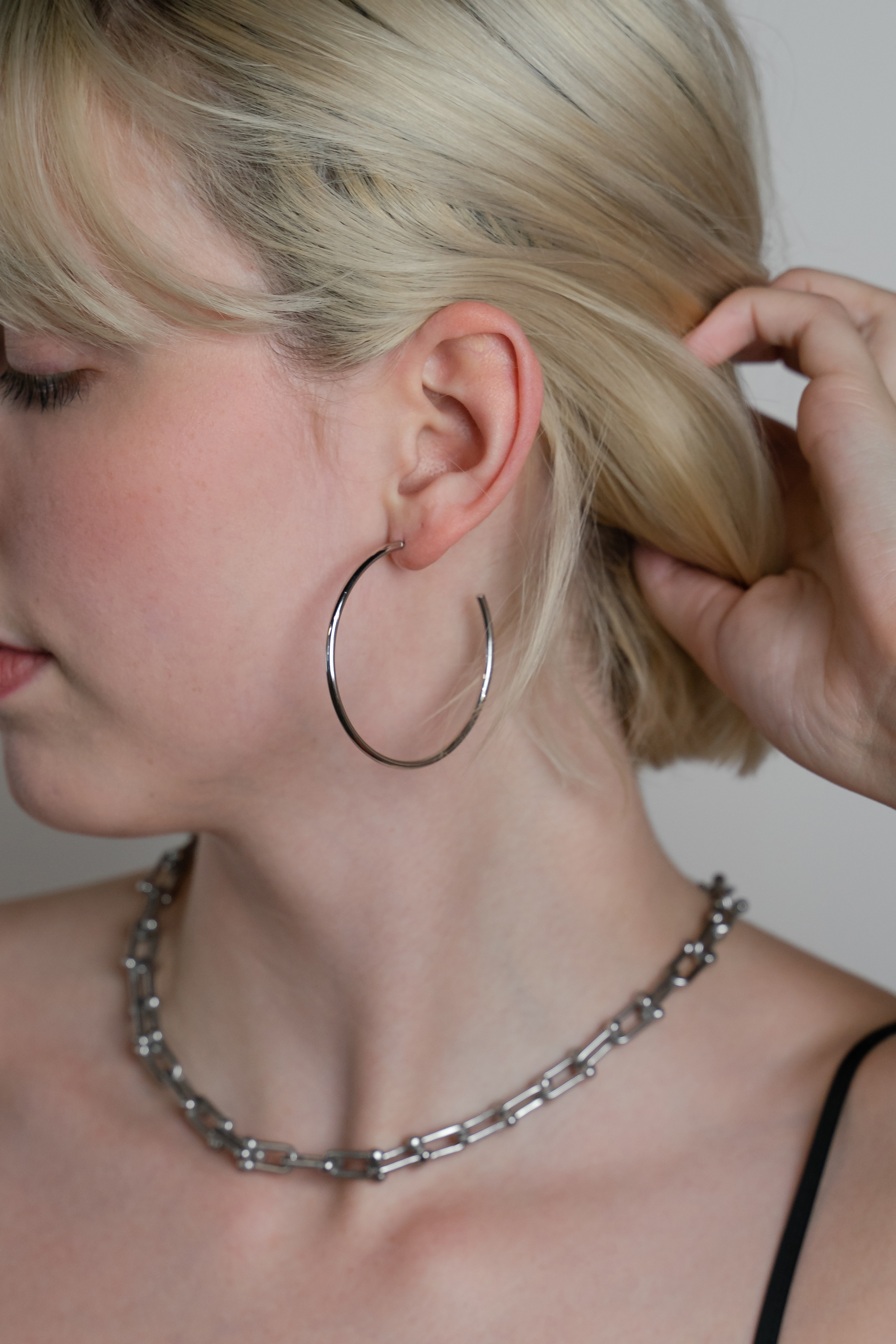 Perfect everyday hoops to wear with anything. 