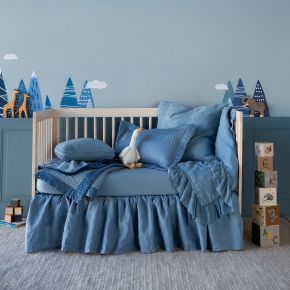 The perfect tone for nurseries and growing Petit Bellas, our Tahoe Blue colorway, is the a true blue with variation like the varying depths of a large body of water. 