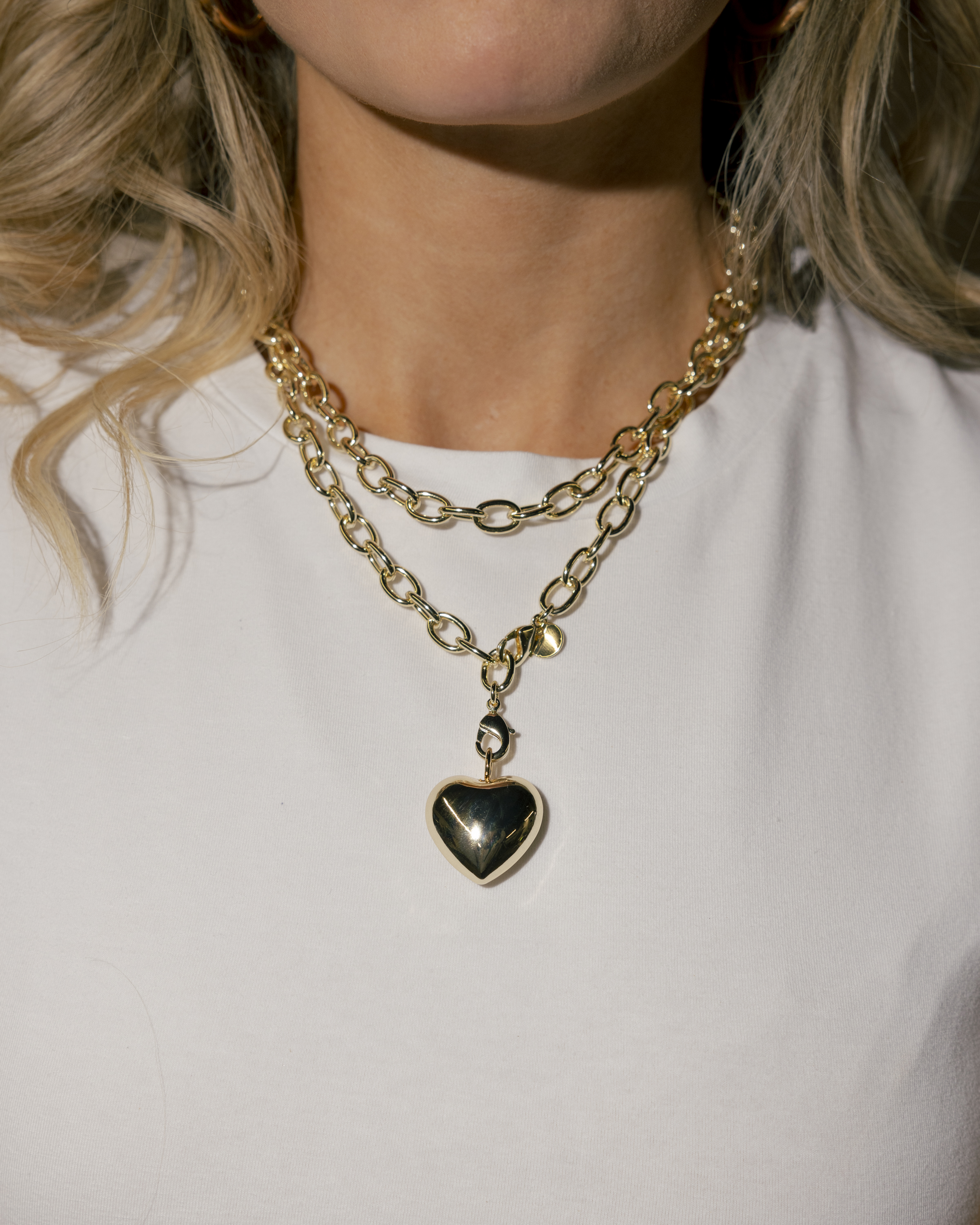 Select your favorite chains and charms to mix and match you look. This double layered chain interchanges with all your Charm Bar Charms for ever-evolving style. 