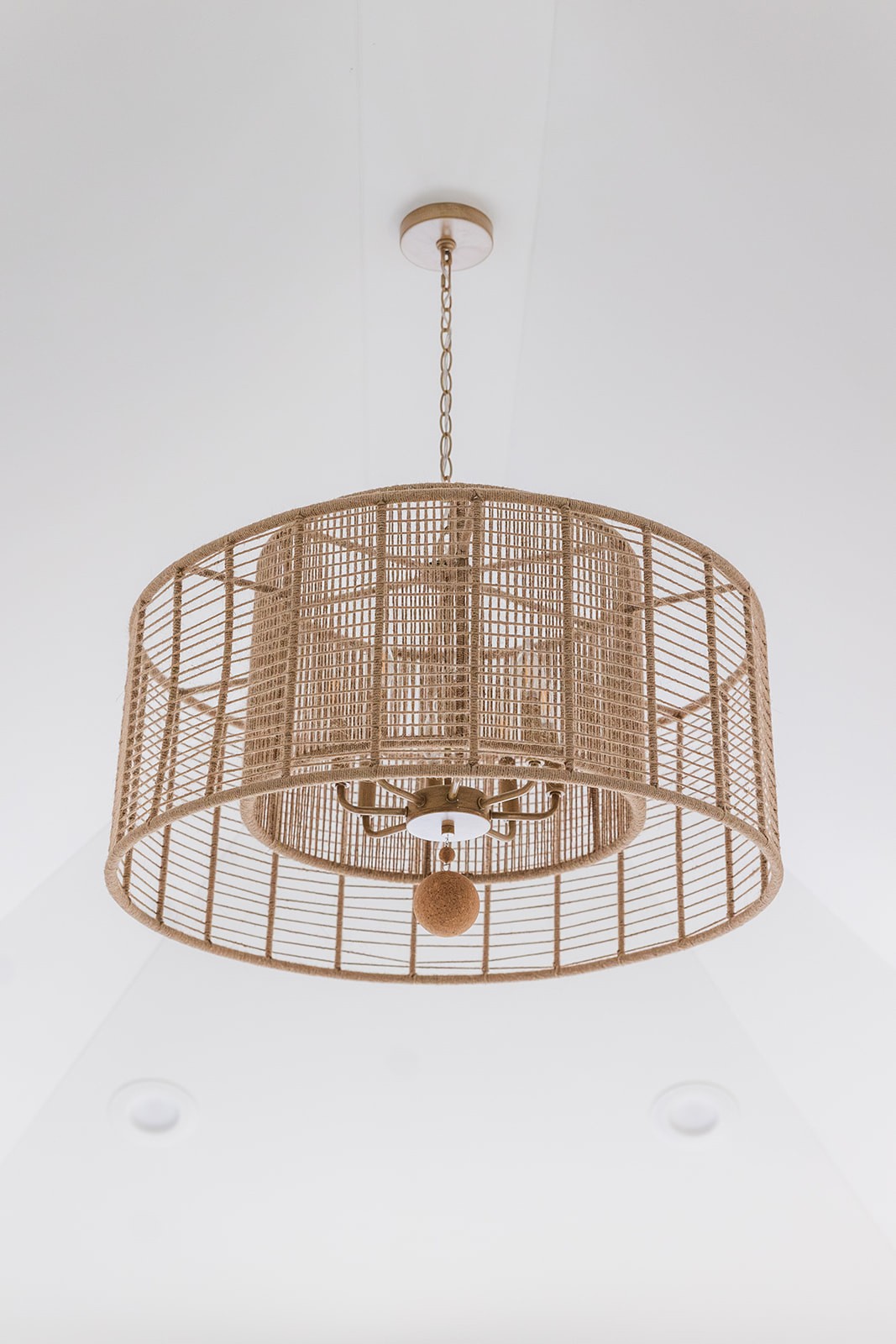 The Jayna has a simple two-layered design hand-wrapped with natural jute. A perfect addition to bringing natural style to your home, whether you have a traditional, boho, or coastal setting.