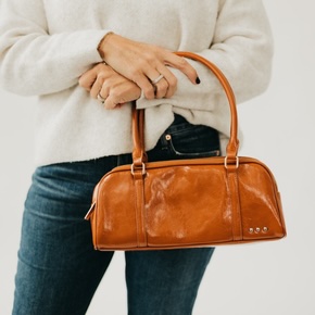 Introducing the Arlys Barrel Shoulder Bag—your chic, vegan-leather everyday essential with a stylish barrel shape, smart interior organization, and three gorgeous colors to match any vibe.