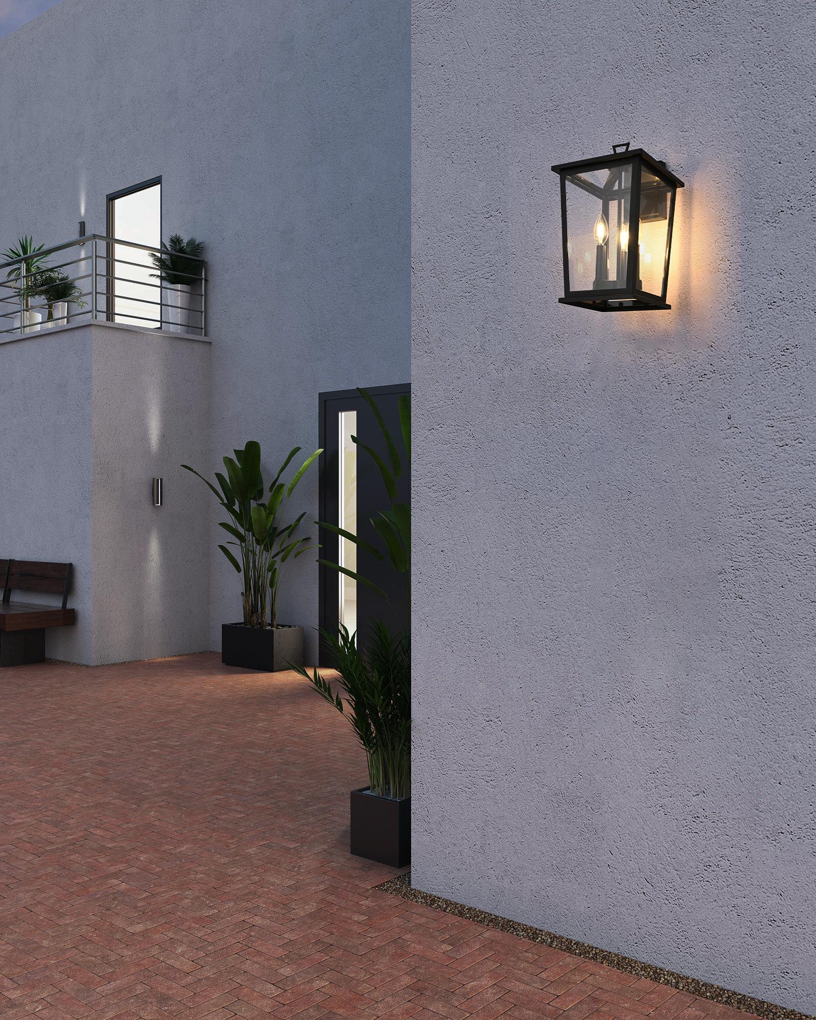 Outdoor wall lantern