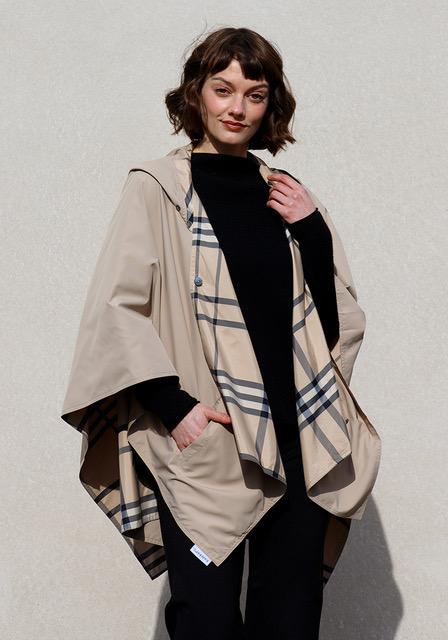 The SPORTYWRAP is a versatile piece combining practicality with sporty elegance, ensuring you stay stylish and dry on the go. 