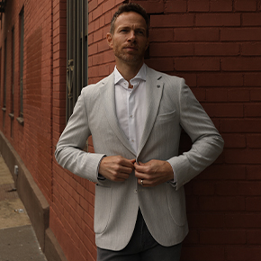 This double-faced blazer can be worn during the work week or taken out on the town at night. It is a versatile piece that blends comfort and design into one extraordinary blazer.